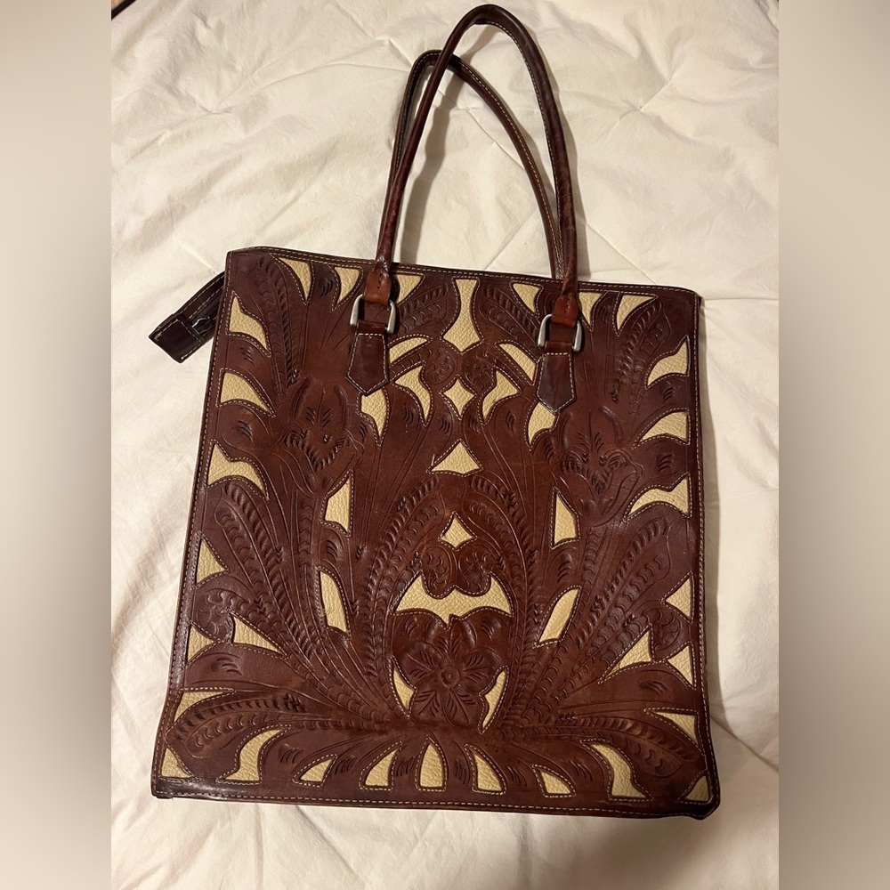 LEADER IN LEATHER ~ cutout tote